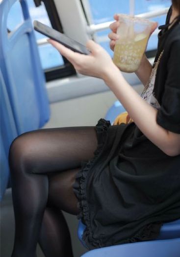 衣服被扒开强摸双乳18软件_在线视频网